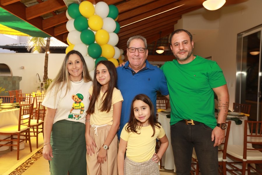 VERDE, AMARELO E MUITA ANIMAÇÃO MARCARAM A COMEMORAÇÃO DOS 66 ANOS DE LUIZ ANTÔNIO CAMPOS. - Eloisa Mattos