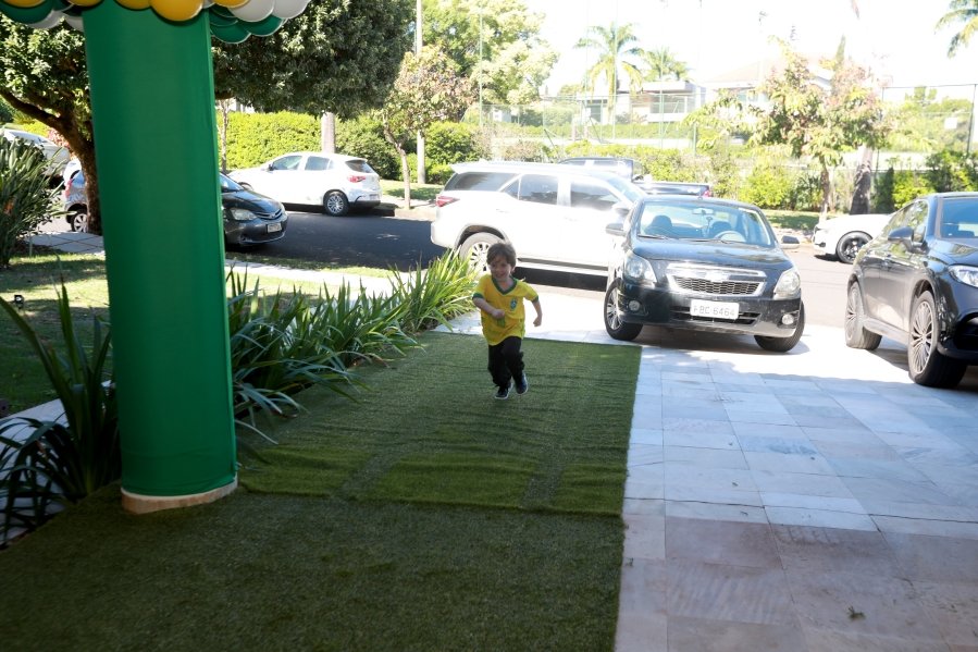 VERDE, AMARELO E MUITA ANIMAÇÃO MARCARAM A COMEMORAÇÃO DOS 66 ANOS DE LUIZ ANTÔNIO CAMPOS. - Eloisa Mattos