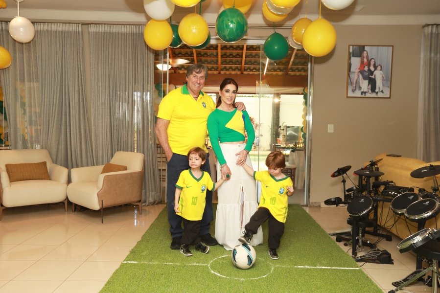 VERDE, AMARELO E MUITA ANIMAÇÃO MARCARAM A COMEMORAÇÃO DOS 66 ANOS DE LUIZ ANTÔNIO CAMPOS. - Eloisa Mattos