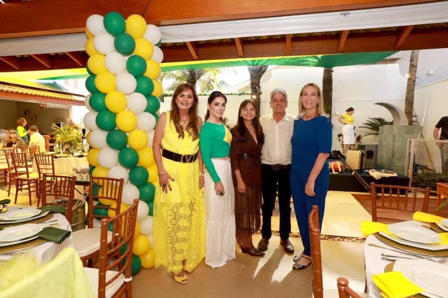 VERDE, AMARELO E MUITA ANIMAÇÃO MARCARAM A COMEMORAÇÃO DOS 66 ANOS DE LUIZ ANTÔNIO CAMPOS. - Eloisa Mattos