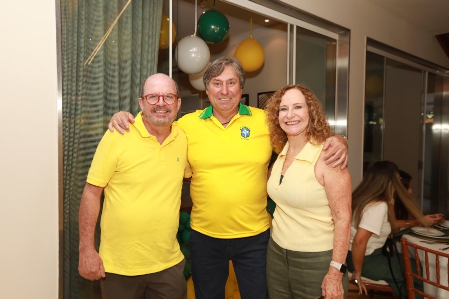 VERDE, AMARELO E MUITA ANIMAÇÃO MARCARAM A COMEMORAÇÃO DOS 66 ANOS DE LUIZ ANTÔNIO CAMPOS. - Eloisa Mattos