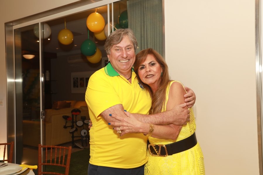 VERDE, AMARELO E MUITA ANIMAÇÃO MARCARAM A COMEMORAÇÃO DOS 66 ANOS DE LUIZ ANTÔNIO CAMPOS. - Eloisa Mattos