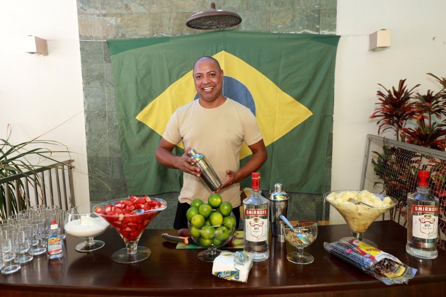 VERDE, AMARELO E MUITA ANIMAÇÃO MARCARAM A COMEMORAÇÃO DOS 66 ANOS DE LUIZ ANTÔNIO CAMPOS. - Eloisa Mattos