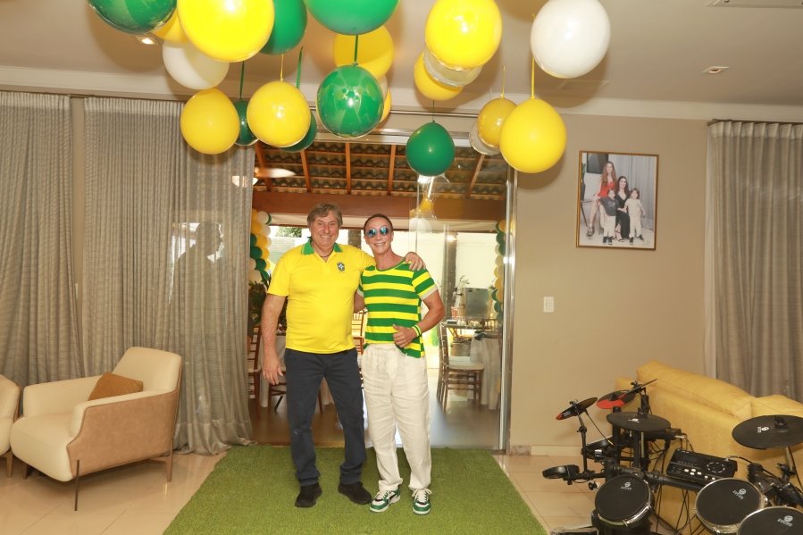 VERDE, AMARELO E MUITA ANIMAÇÃO MARCARAM A COMEMORAÇÃO DOS 66 ANOS DE LUIZ ANTÔNIO CAMPOS. - Eloisa Mattos