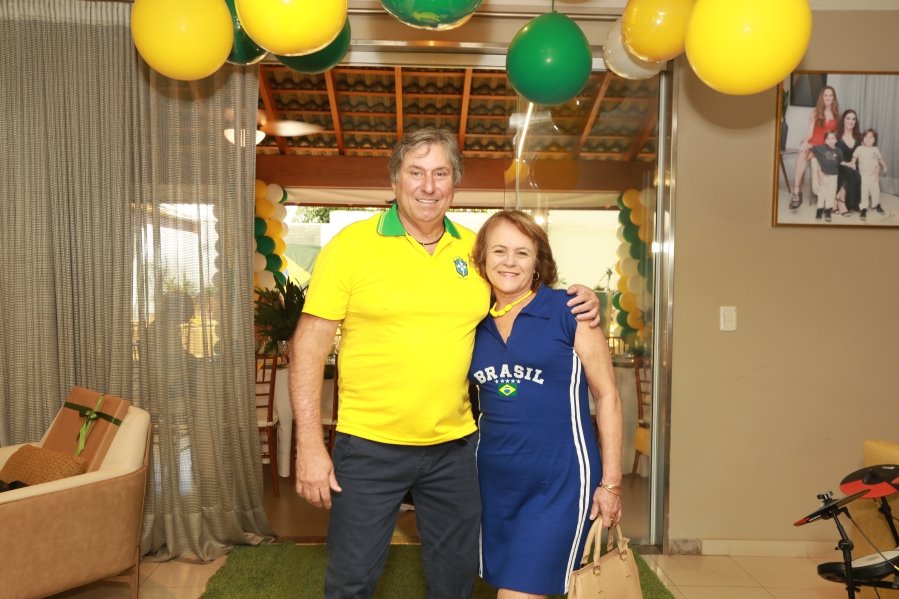 VERDE, AMARELO E MUITA ANIMAÇÃO MARCARAM A COMEMORAÇÃO DOS 66 ANOS DE LUIZ ANTÔNIO CAMPOS. - Eloisa Mattos