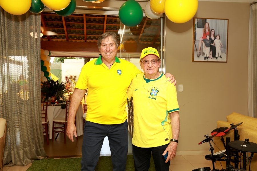 VERDE, AMARELO E MUITA ANIMAÇÃO MARCARAM A COMEMORAÇÃO DOS 66 ANOS DE LUIZ ANTÔNIO CAMPOS. - Eloisa Mattos