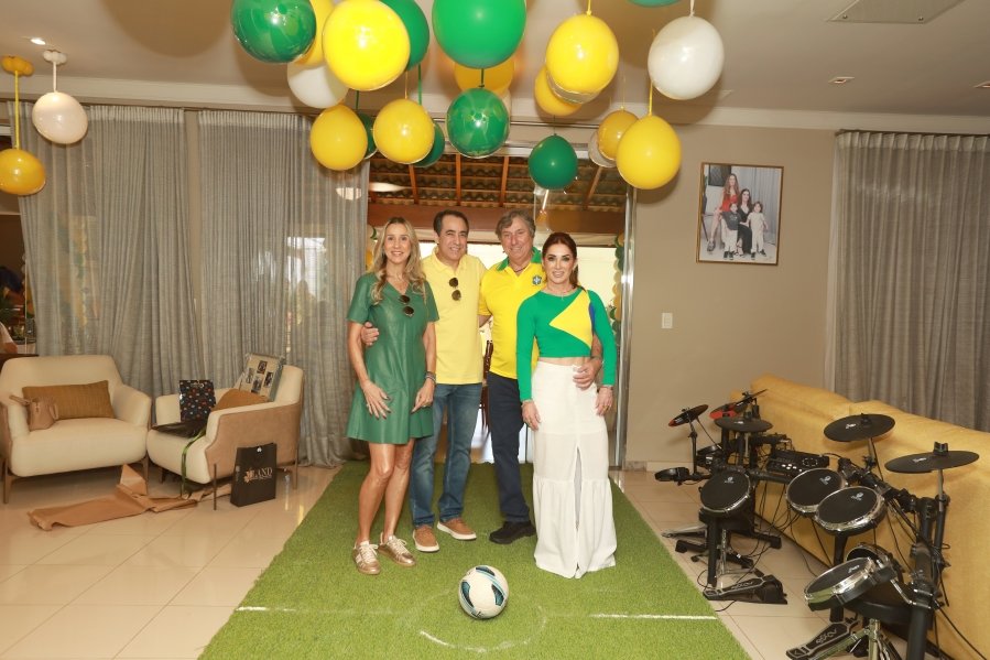 VERDE, AMARELO E MUITA ANIMAÇÃO MARCARAM A COMEMORAÇÃO DOS 66 ANOS DE LUIZ ANTÔNIO CAMPOS. - Eloisa Mattos