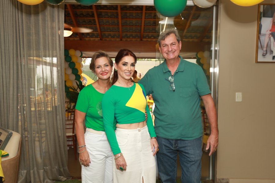 VERDE, AMARELO E MUITA ANIMAÇÃO MARCARAM A COMEMORAÇÃO DOS 66 ANOS DE LUIZ ANTÔNIO CAMPOS. - Eloisa Mattos