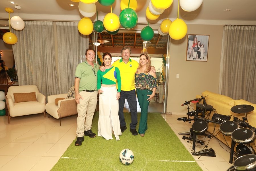 VERDE, AMARELO E MUITA ANIMAÇÃO MARCARAM A COMEMORAÇÃO DOS 66 ANOS DE LUIZ ANTÔNIO CAMPOS. - Eloisa Mattos