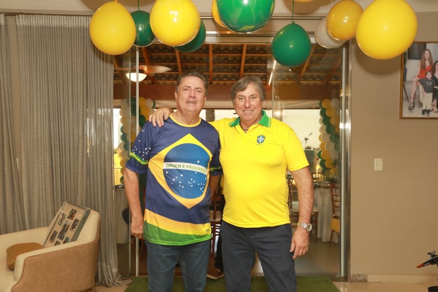 VERDE, AMARELO E MUITA ANIMAÇÃO MARCARAM A COMEMORAÇÃO DOS 66 ANOS DE LUIZ ANTÔNIO CAMPOS. - Eloisa Mattos