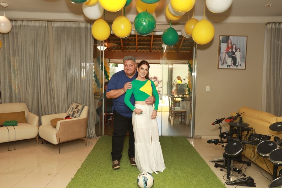 VERDE, AMARELO E MUITA ANIMAÇÃO MARCARAM A COMEMORAÇÃO DOS 66 ANOS DE LUIZ ANTÔNIO CAMPOS. - Eloisa Mattos