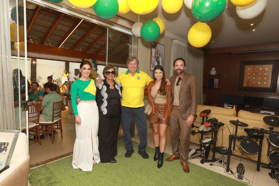 VERDE, AMARELO E MUITA ANIMAÇÃO MARCARAM A COMEMORAÇÃO DOS 66 ANOS DE LUIZ ANTÔNIO CAMPOS. - Eloisa Mattos