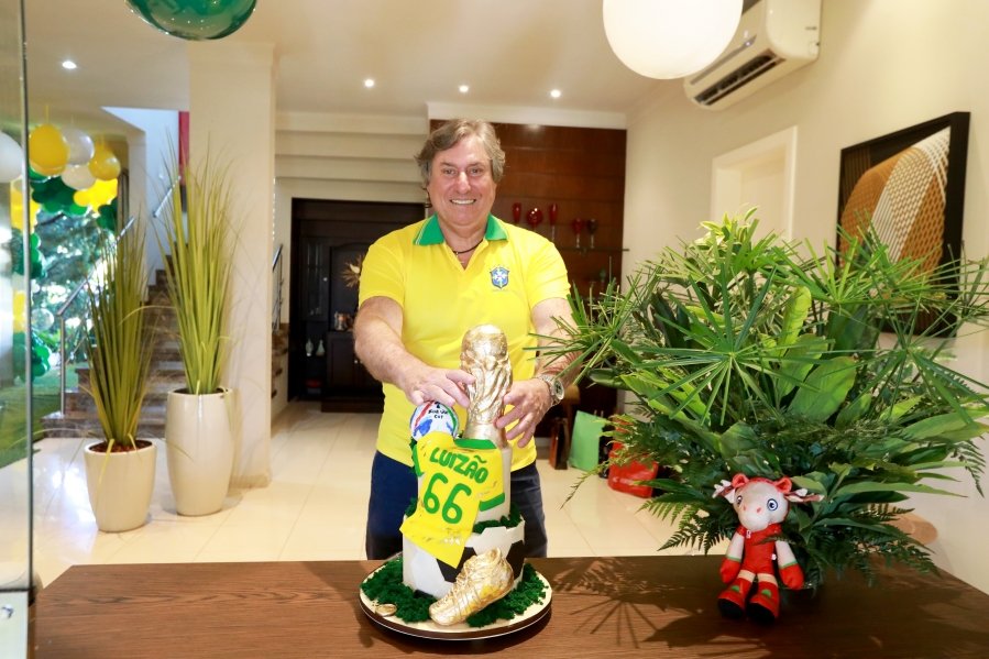 VERDE, AMARELO E MUITA ANIMAÇÃO MARCARAM A COMEMORAÇÃO DOS 66 ANOS DE LUIZ ANTÔNIO CAMPOS. - Eloisa Mattos