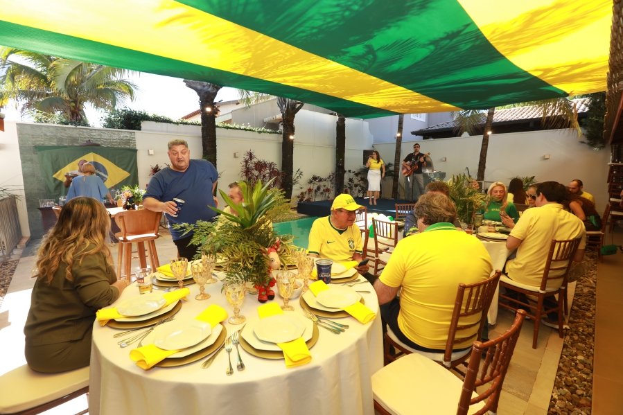 VERDE, AMARELO E MUITA ANIMAÇÃO MARCARAM A COMEMORAÇÃO DOS 66 ANOS DE LUIZ ANTÔNIO CAMPOS. - Eloisa Mattos