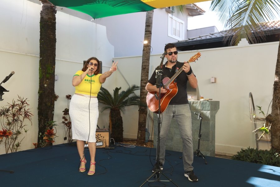 VERDE, AMARELO E MUITA ANIMAÇÃO MARCARAM A COMEMORAÇÃO DOS 66 ANOS DE LUIZ ANTÔNIO CAMPOS. - Eloisa Mattos