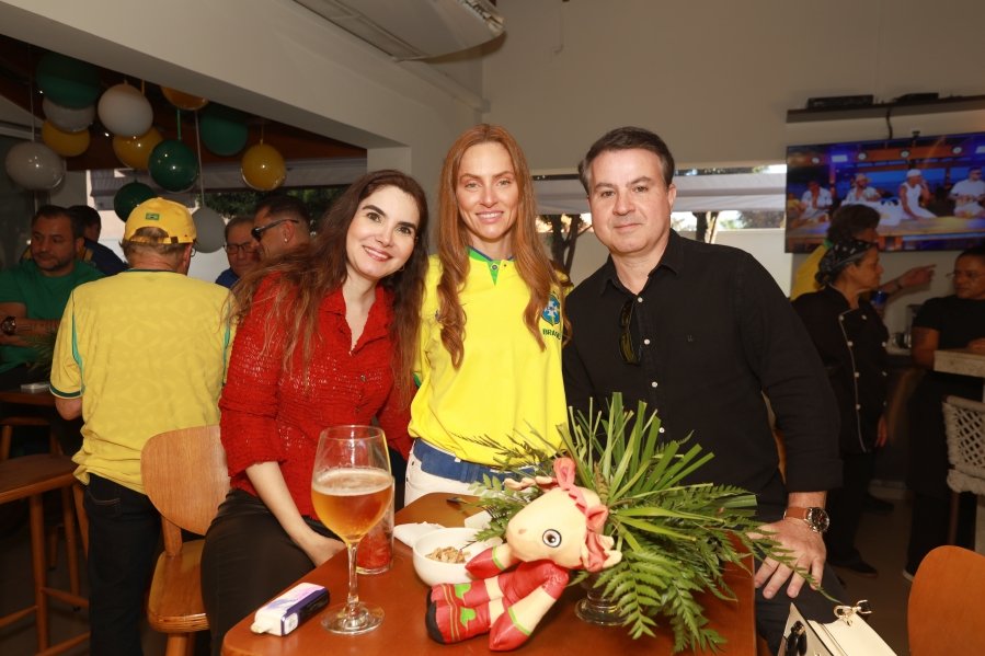 VERDE, AMARELO E MUITA ANIMAÇÃO MARCARAM A COMEMORAÇÃO DOS 66 ANOS DE LUIZ ANTÔNIO CAMPOS. - Eloisa Mattos