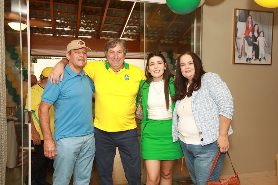 VERDE, AMARELO E MUITA ANIMAÇÃO MARCARAM A COMEMORAÇÃO DOS 66 ANOS DE LUIZ ANTÔNIO CAMPOS. - Eloisa Mattos