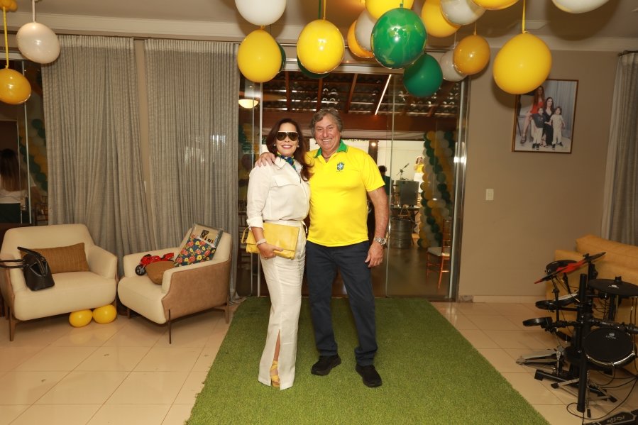 VERDE, AMARELO E MUITA ANIMAÇÃO MARCARAM A COMEMORAÇÃO DOS 66 ANOS DE LUIZ ANTÔNIO CAMPOS. - Eloisa Mattos