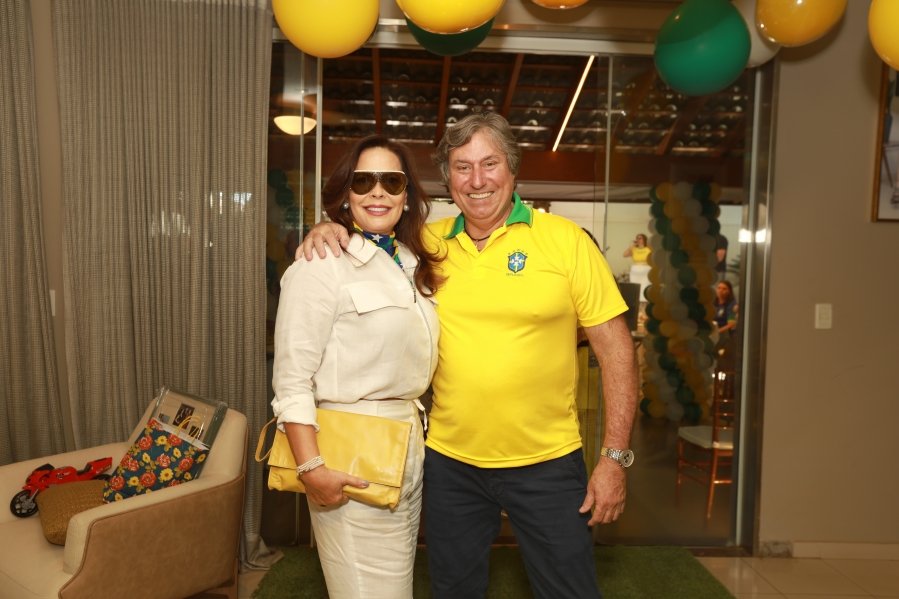 VERDE, AMARELO E MUITA ANIMAÇÃO MARCARAM A COMEMORAÇÃO DOS 66 ANOS DE LUIZ ANTÔNIO CAMPOS. - Eloisa Mattos