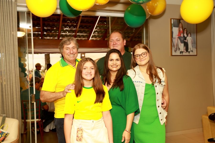 VERDE, AMARELO E MUITA ANIMAÇÃO MARCARAM A COMEMORAÇÃO DOS 66 ANOS DE LUIZ ANTÔNIO CAMPOS. - Eloisa Mattos