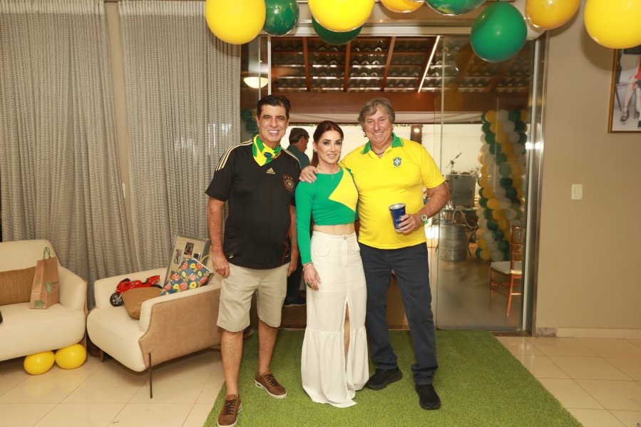 VERDE, AMARELO E MUITA ANIMAÇÃO MARCARAM A COMEMORAÇÃO DOS 66 ANOS DE LUIZ ANTÔNIO CAMPOS. - Eloisa Mattos