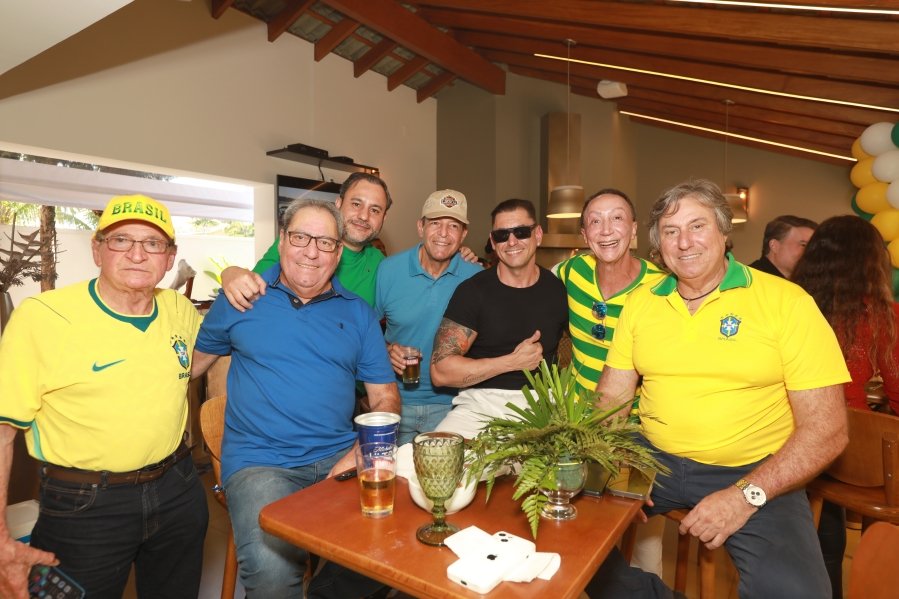 VERDE, AMARELO E MUITA ANIMAÇÃO MARCARAM A COMEMORAÇÃO DOS 66 ANOS DE LUIZ ANTÔNIO CAMPOS. - Eloisa Mattos