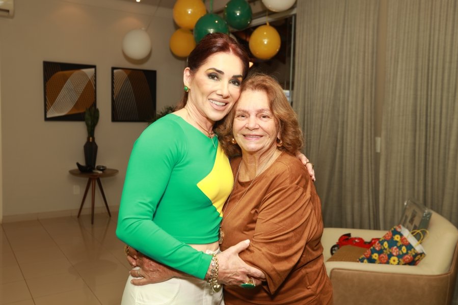 VERDE, AMARELO E MUITA ANIMAÇÃO MARCARAM A COMEMORAÇÃO DOS 66 ANOS DE LUIZ ANTÔNIO CAMPOS. - Eloisa Mattos
