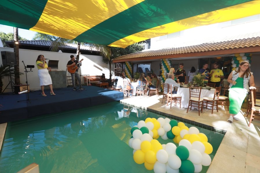 VERDE, AMARELO E MUITA ANIMAÇÃO MARCARAM A COMEMORAÇÃO DOS 66 ANOS DE LUIZ ANTÔNIO CAMPOS. - Eloisa Mattos