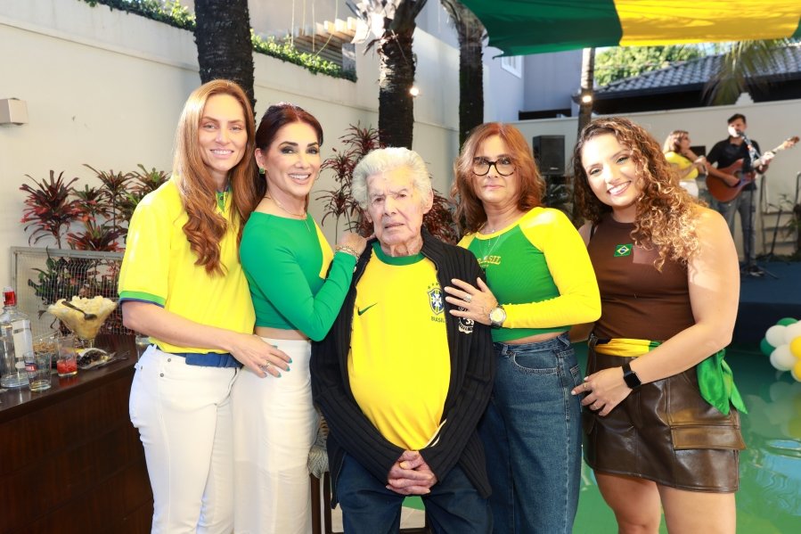 VERDE, AMARELO E MUITA ANIMAÇÃO MARCARAM A COMEMORAÇÃO DOS 66 ANOS DE LUIZ ANTÔNIO CAMPOS. - Eloisa Mattos