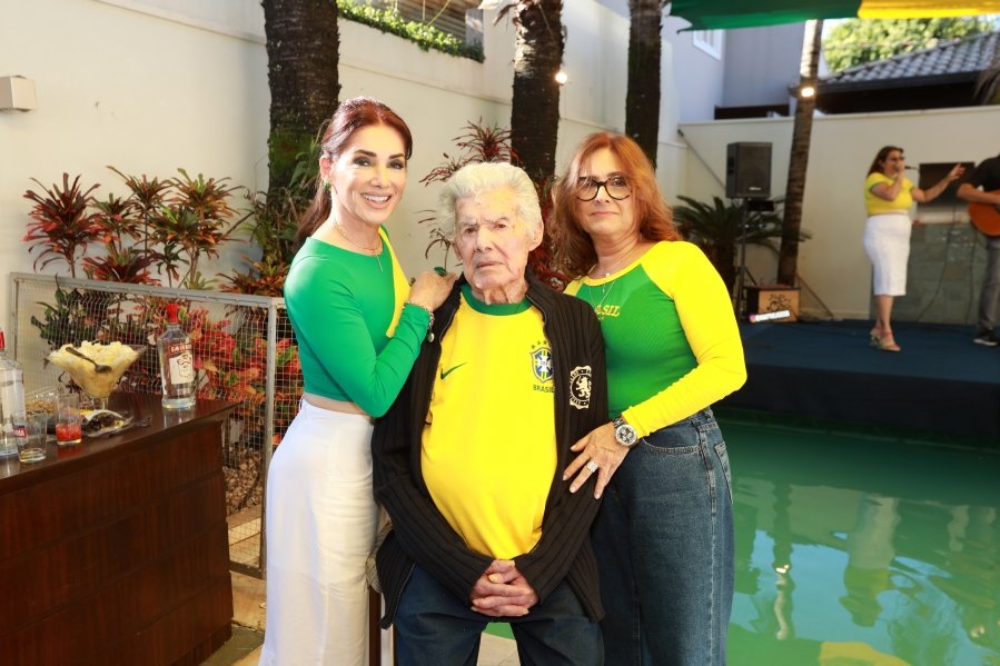 VERDE, AMARELO E MUITA ANIMAÇÃO MARCARAM A COMEMORAÇÃO DOS 66 ANOS DE LUIZ ANTÔNIO CAMPOS. - Eloisa Mattos