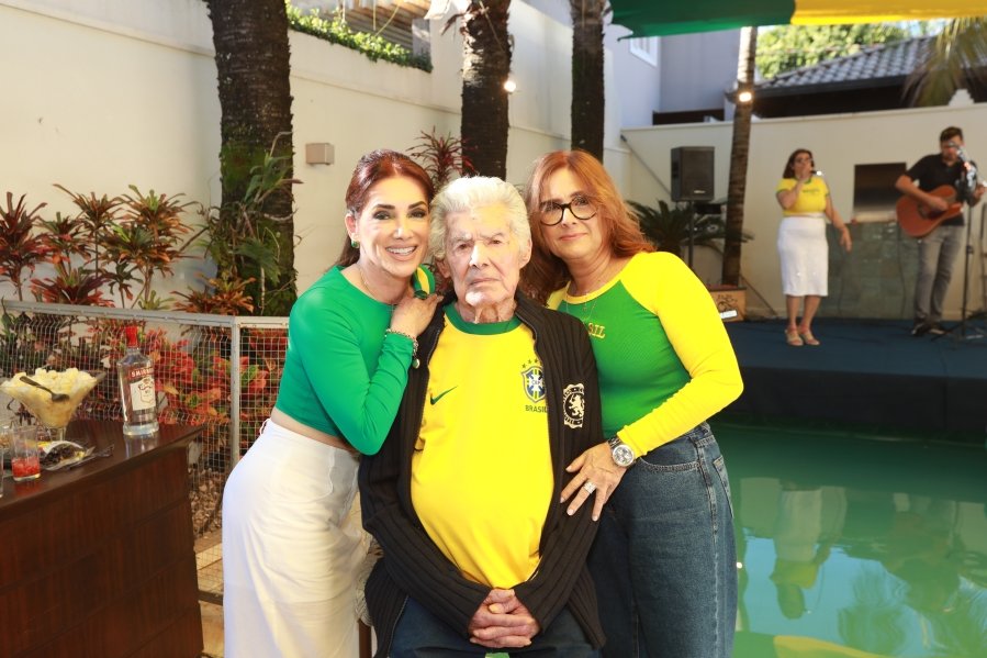 VERDE, AMARELO E MUITA ANIMAÇÃO MARCARAM A COMEMORAÇÃO DOS 66 ANOS DE LUIZ ANTÔNIO CAMPOS. - Eloisa Mattos