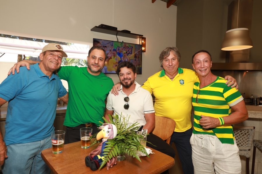 VERDE, AMARELO E MUITA ANIMAÇÃO MARCARAM A COMEMORAÇÃO DOS 66 ANOS DE LUIZ ANTÔNIO CAMPOS. - Eloisa Mattos