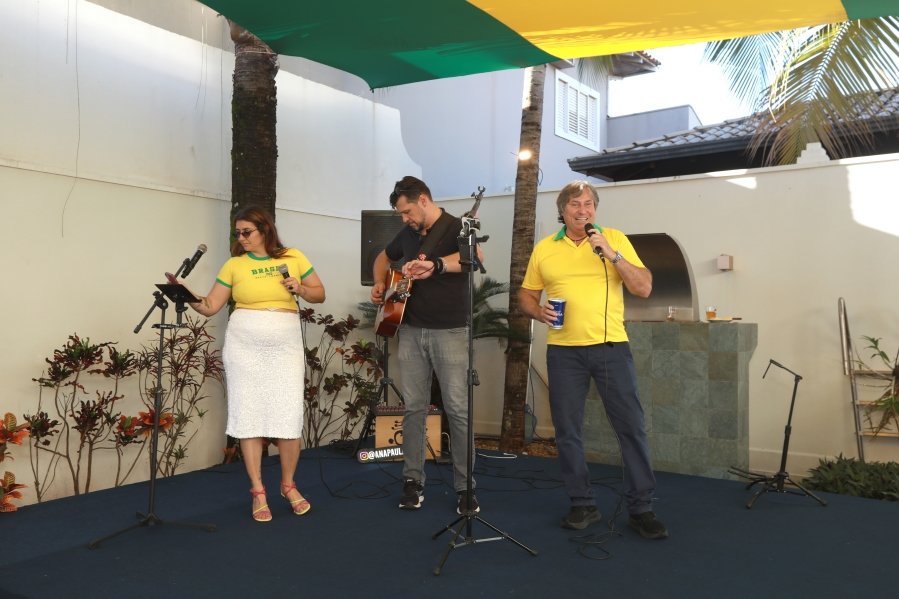 VERDE, AMARELO E MUITA ANIMAÇÃO MARCARAM A COMEMORAÇÃO DOS 66 ANOS DE LUIZ ANTÔNIO CAMPOS. - Eloisa Mattos