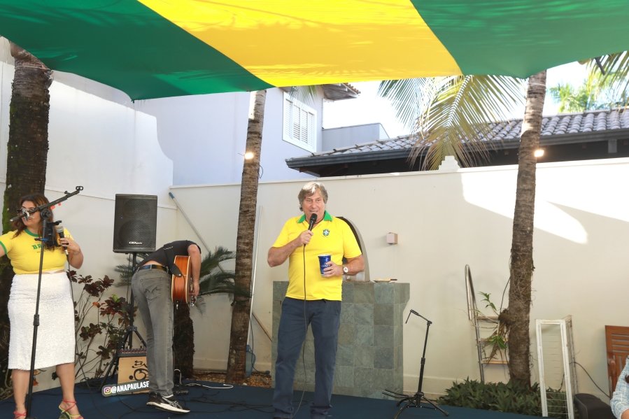 VERDE, AMARELO E MUITA ANIMAÇÃO MARCARAM A COMEMORAÇÃO DOS 66 ANOS DE LUIZ ANTÔNIO CAMPOS. - Eloisa Mattos