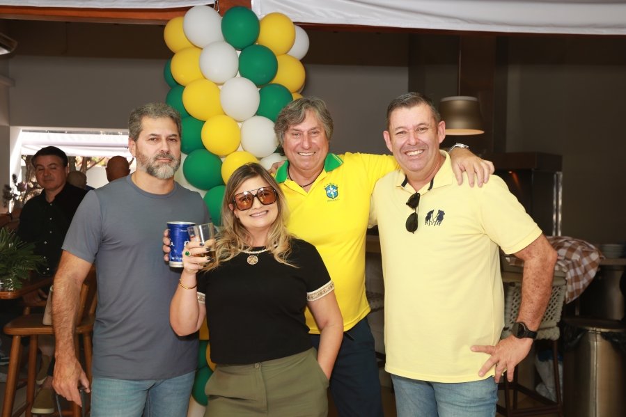 VERDE, AMARELO E MUITA ANIMAÇÃO MARCARAM A COMEMORAÇÃO DOS 66 ANOS DE LUIZ ANTÔNIO CAMPOS. - Eloisa Mattos