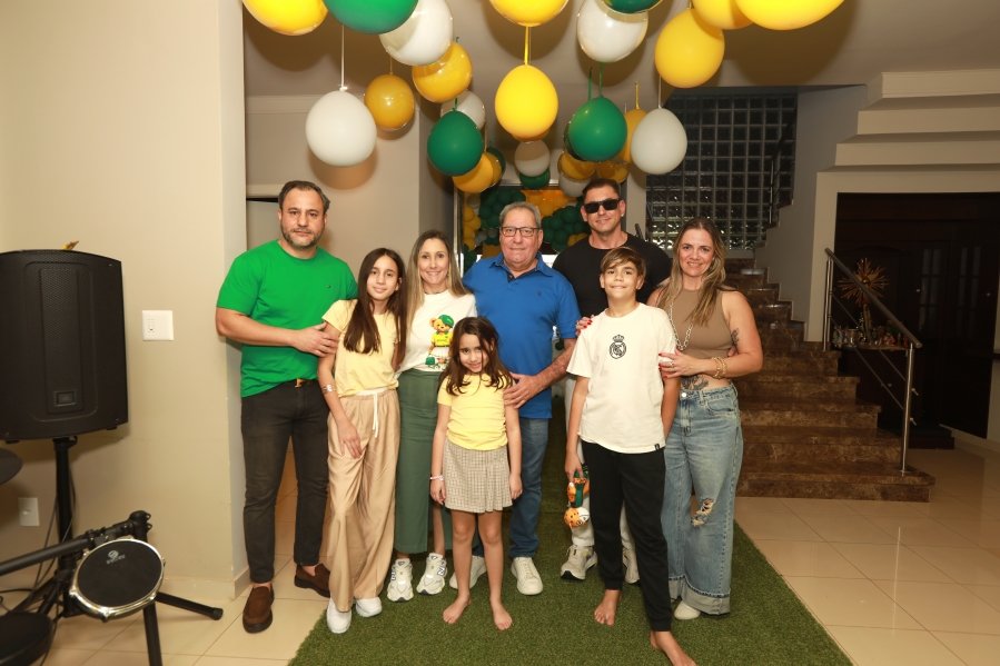 VERDE, AMARELO E MUITA ANIMAÇÃO MARCARAM A COMEMORAÇÃO DOS 66 ANOS DE LUIZ ANTÔNIO CAMPOS. - Eloisa Mattos