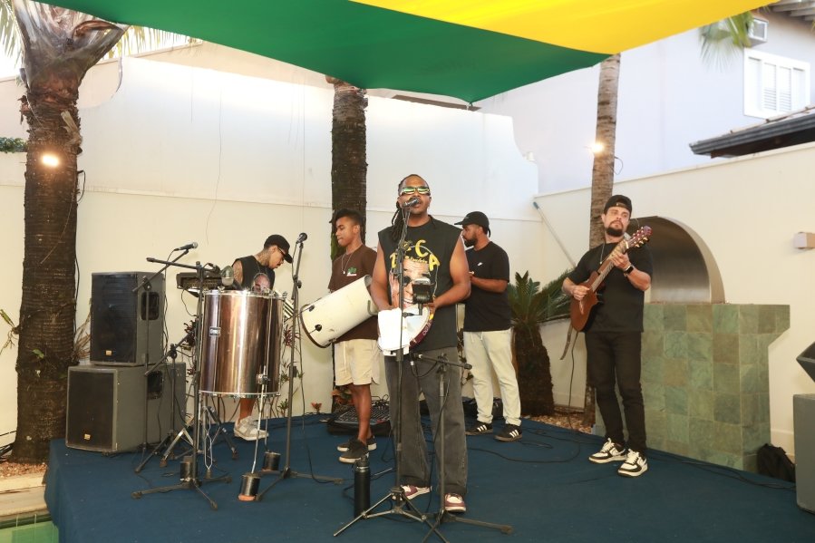 VERDE, AMARELO E MUITA ANIMAÇÃO MARCARAM A COMEMORAÇÃO DOS 66 ANOS DE LUIZ ANTÔNIO CAMPOS. - Eloisa Mattos