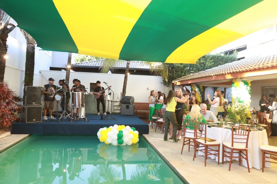 VERDE, AMARELO E MUITA ANIMAÇÃO MARCARAM A COMEMORAÇÃO DOS 66 ANOS DE LUIZ ANTÔNIO CAMPOS. - Eloisa Mattos