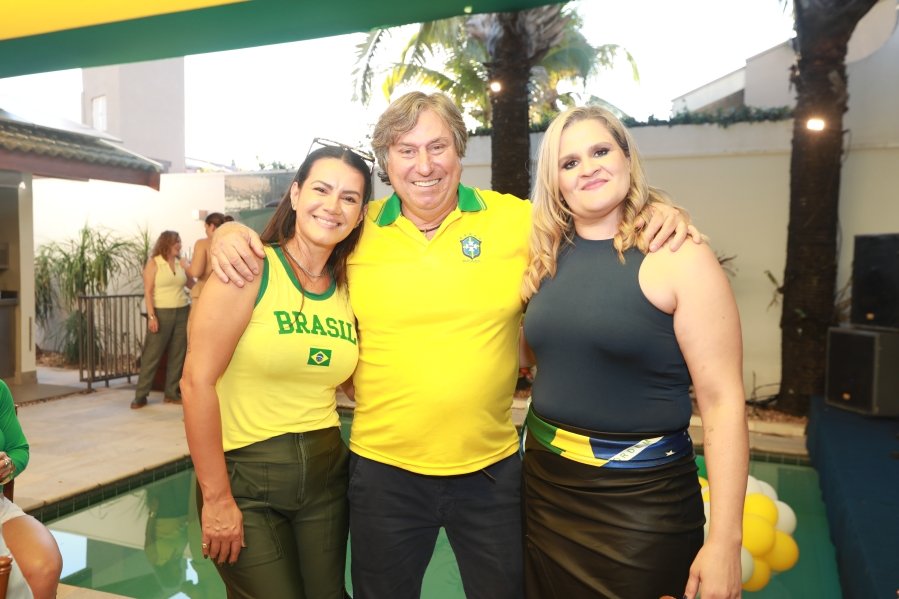 VERDE, AMARELO E MUITA ANIMAÇÃO MARCARAM A COMEMORAÇÃO DOS 66 ANOS DE LUIZ ANTÔNIO CAMPOS. - Eloisa Mattos
