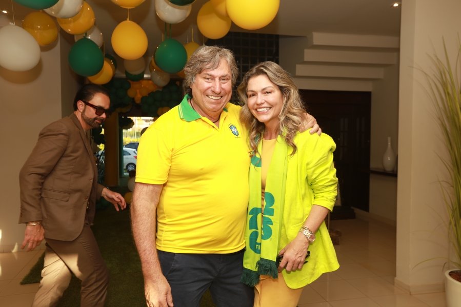 VERDE, AMARELO E MUITA ANIMAÇÃO MARCARAM A COMEMORAÇÃO DOS 66 ANOS DE LUIZ ANTÔNIO CAMPOS. - Eloisa Mattos