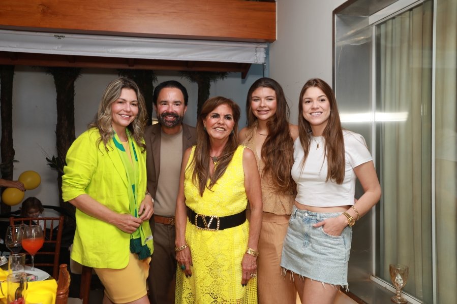 VERDE, AMARELO E MUITA ANIMAÇÃO MARCARAM A COMEMORAÇÃO DOS 66 ANOS DE LUIZ ANTÔNIO CAMPOS. - Eloisa Mattos