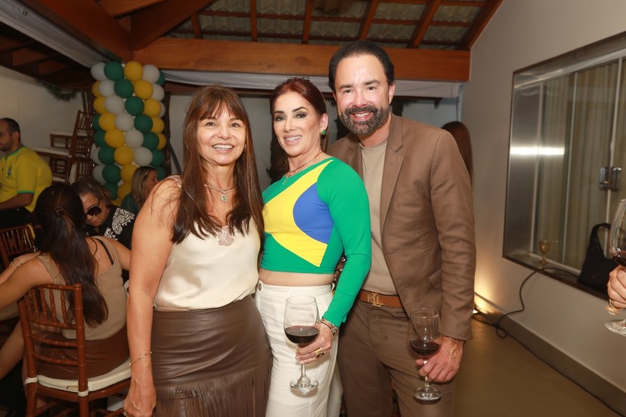 VERDE, AMARELO E MUITA ANIMAÇÃO MARCARAM A COMEMORAÇÃO DOS 66 ANOS DE LUIZ ANTÔNIO CAMPOS. - Eloisa Mattos