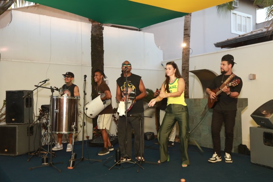 VERDE, AMARELO E MUITA ANIMAÇÃO MARCARAM A COMEMORAÇÃO DOS 66 ANOS DE LUIZ ANTÔNIO CAMPOS. - Eloisa Mattos