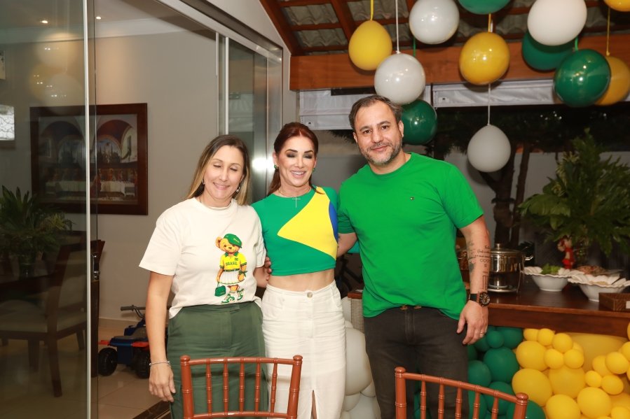 VERDE, AMARELO E MUITA ANIMAÇÃO MARCARAM A COMEMORAÇÃO DOS 66 ANOS DE LUIZ ANTÔNIO CAMPOS. - Eloisa Mattos