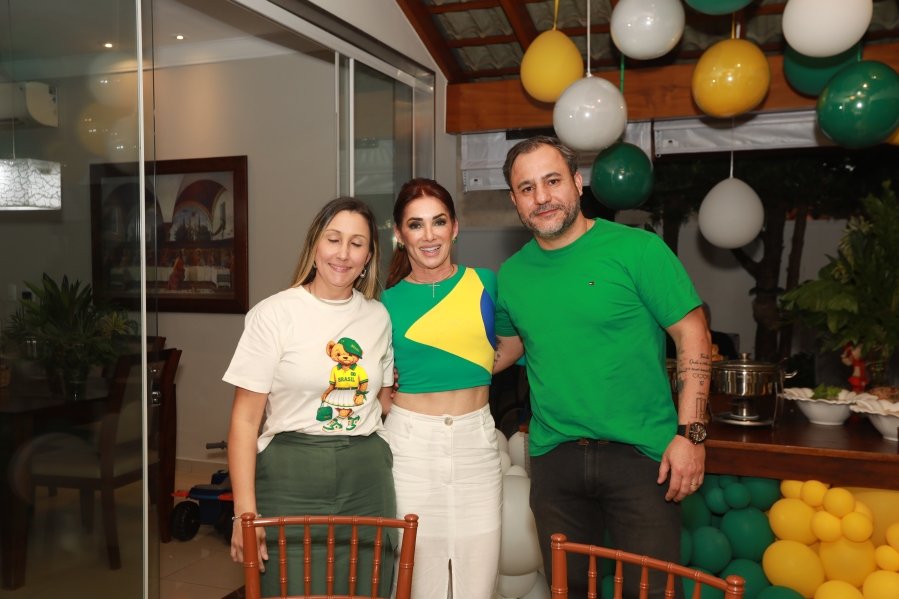 VERDE, AMARELO E MUITA ANIMAÇÃO MARCARAM A COMEMORAÇÃO DOS 66 ANOS DE LUIZ ANTÔNIO CAMPOS. - Eloisa Mattos
