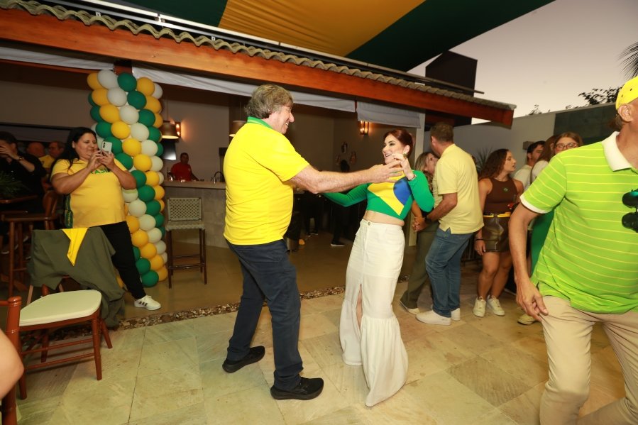 VERDE, AMARELO E MUITA ANIMAÇÃO MARCARAM A COMEMORAÇÃO DOS 66 ANOS DE LUIZ ANTÔNIO CAMPOS. - Eloisa Mattos