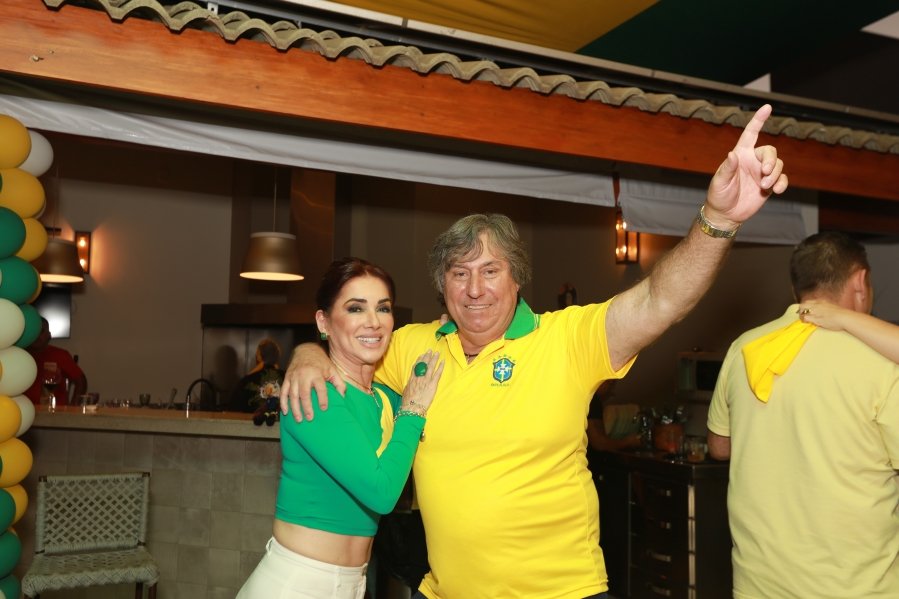 VERDE, AMARELO E MUITA ANIMAÇÃO MARCARAM A COMEMORAÇÃO DOS 66 ANOS DE LUIZ ANTÔNIO CAMPOS. - Eloisa Mattos