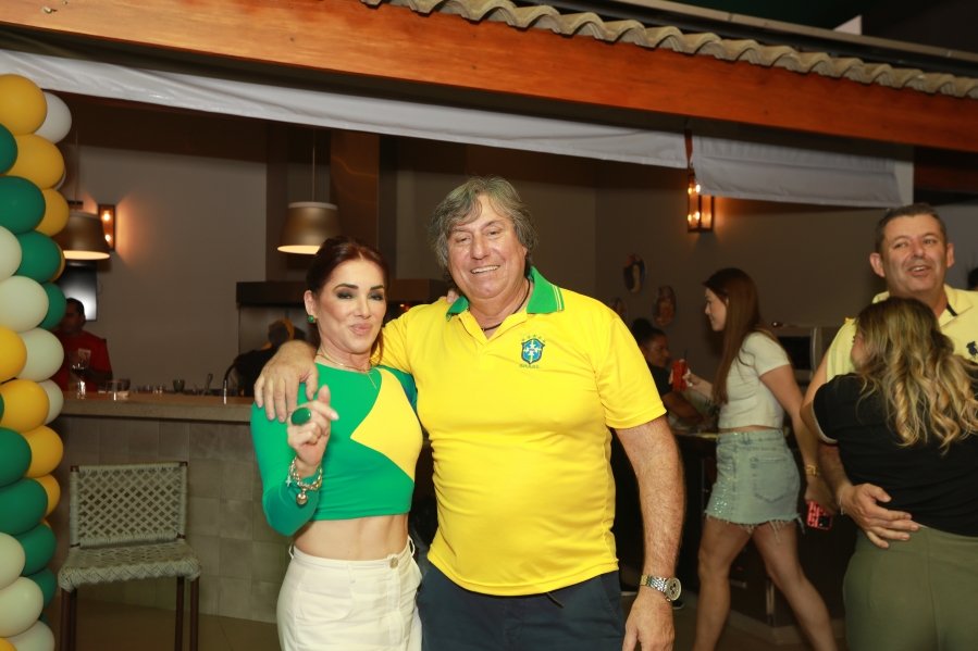 VERDE, AMARELO E MUITA ANIMAÇÃO MARCARAM A COMEMORAÇÃO DOS 66 ANOS DE LUIZ ANTÔNIO CAMPOS. - Eloisa Mattos