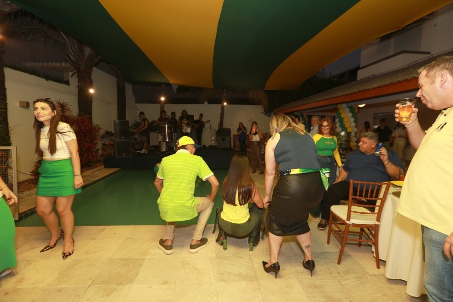 VERDE, AMARELO E MUITA ANIMAÇÃO MARCARAM A COMEMORAÇÃO DOS 66 ANOS DE LUIZ ANTÔNIO CAMPOS. - Eloisa Mattos