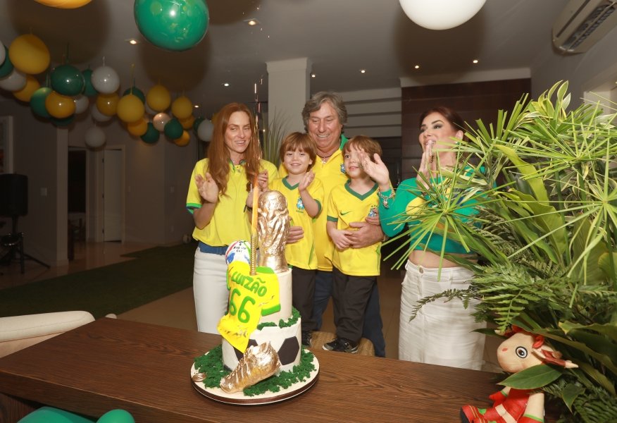 VERDE, AMARELO E MUITA ANIMAÇÃO MARCARAM A COMEMORAÇÃO DOS 66 ANOS DE LUIZ ANTÔNIO CAMPOS. - Eloisa Mattos